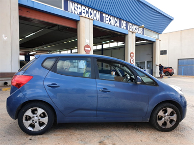 Kia Venga waiting for ITV import test pass certificate Kia Venga at ITV